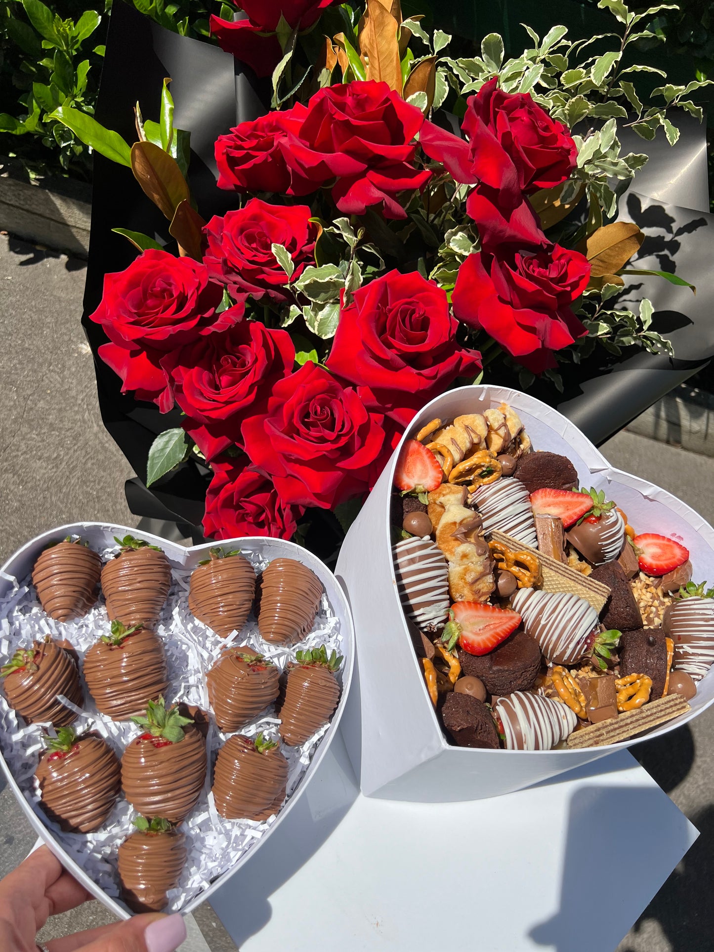 DESSERT & FLOWER TRIO