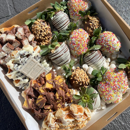 Dipped Strawberry Box -Small (with waffles)