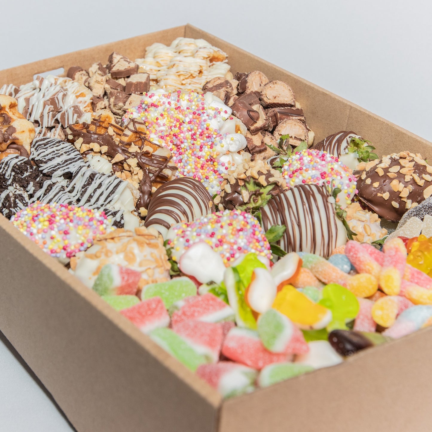 Dipped Strawberry Box - Medium (mixed loose lollies)