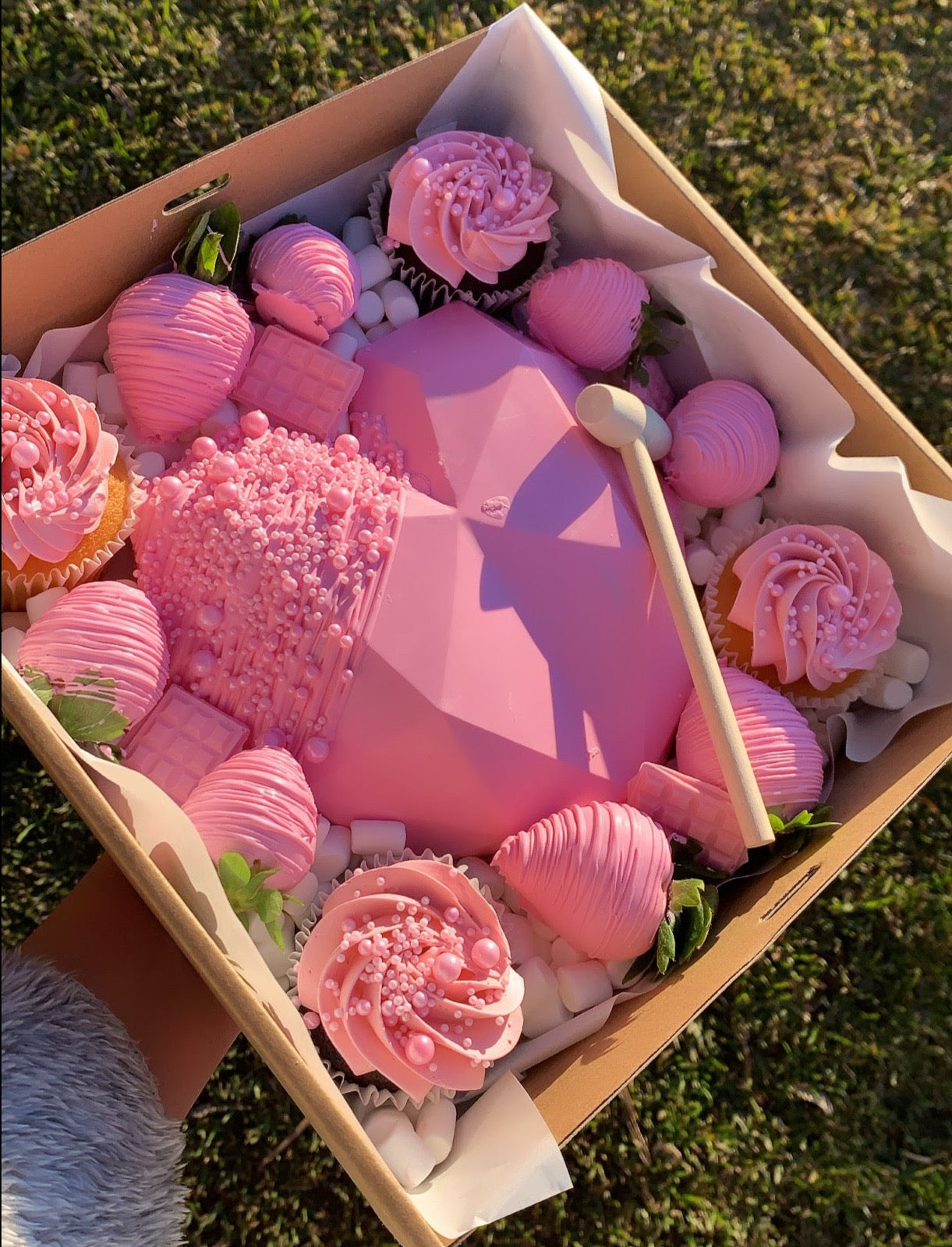 Heart Smash Box with cupcakes