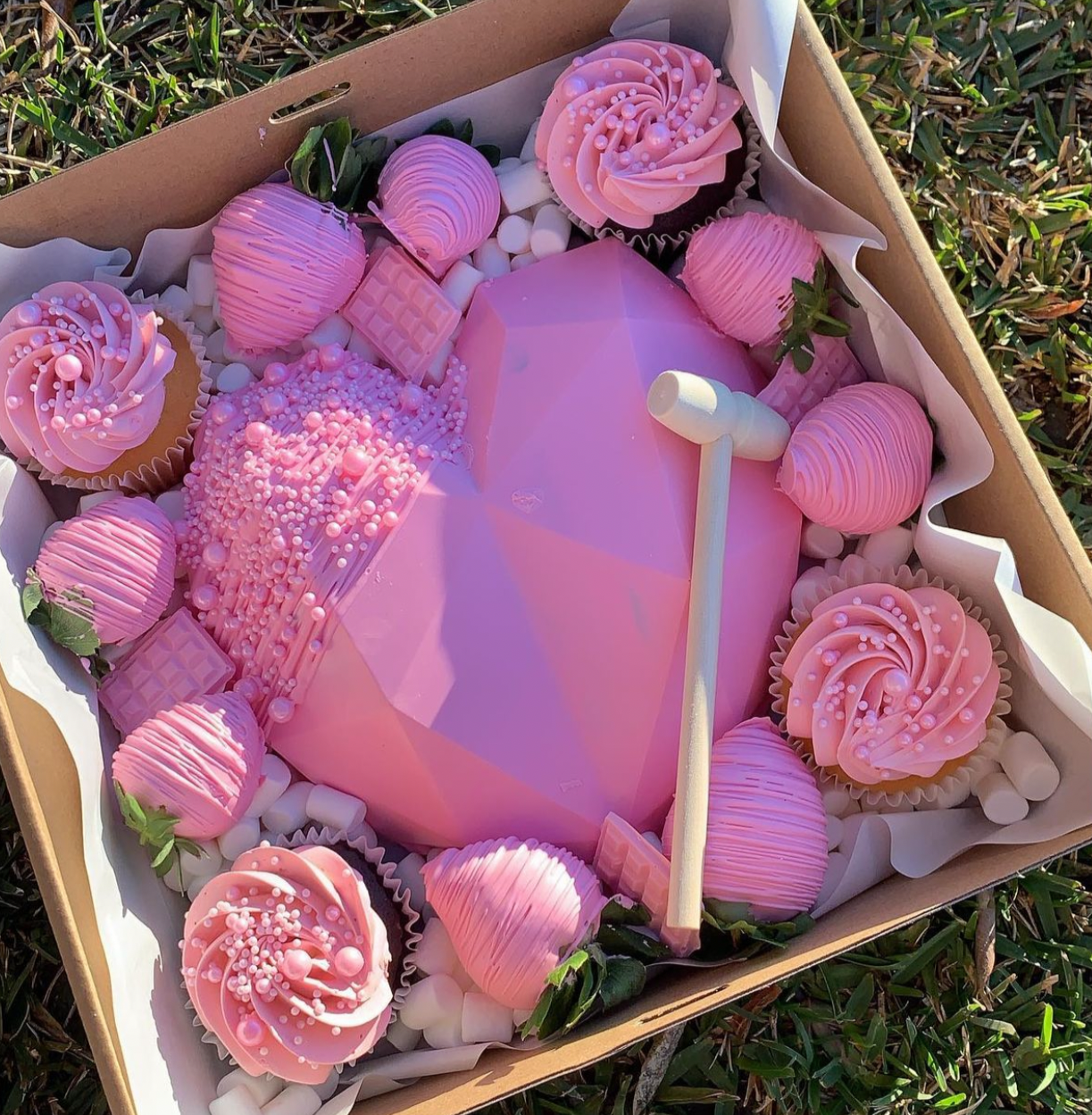 Heart Smash Box with cupcakes